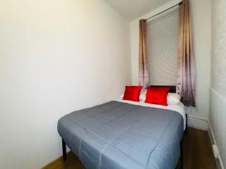 The Hudson Inn & Suites - 8