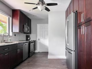 Tranquil 4-bedroom house with heated pool and spa in Fort Lauderdale - 4