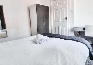 Comfy 2BR Flat on Hucknall Road Nr City Hospital - 3