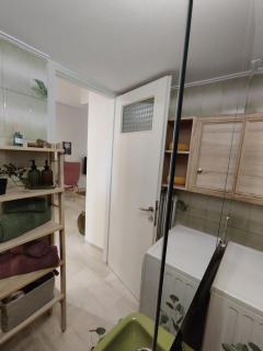 Groovy Flat - 2