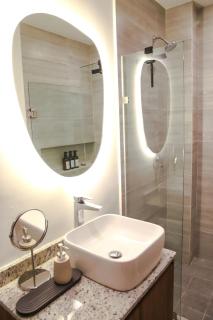 Modern Minimalist Gem in Santa Tere & AC - 7