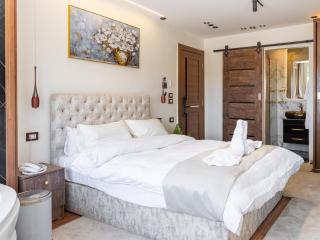 Shiny Pyramids Boutique Hotel - 4