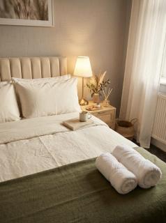 Spacious 6BR, Sleeps 12, Prime Location, Parking Free - 8