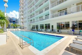32nd Floor Brickell Condo with Bay Views & Balcony - 8