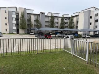 Luxury 2Bed 2Bath Apt With Private Garden And Pool Access in Sandton - 4