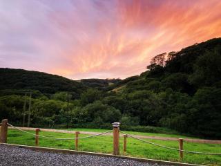 Fullabrook Farm Retreat, The Shepherdess Hut - 4