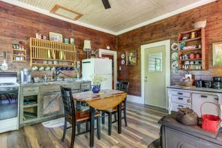 Vintage Charm + Outdoor Calm: Rural Arkansas Cabin - 5