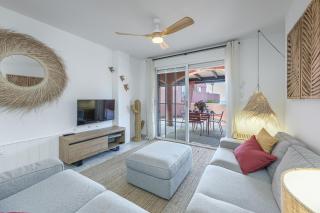 Encantador apartamento con balcón, piscina y vista al mar - 2