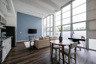 Landing Amazing 1BD Courtyard - 5