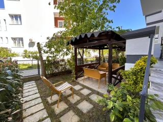 Small Garden House - 2