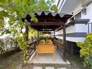 Small Garden House - 1