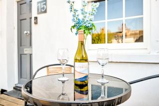 Central Canterbury Gem New Refreshed Decor Sunny Deck Outdoor Furniture FREE Parking 2BR 2BA TOP Location - 8