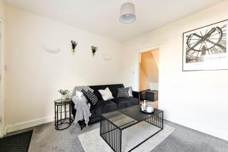 Central Canterbury Gem New Refreshed Decor Sunny Deck Outdoor Furniture FREE Parking 2BR 2BA TOP Location - 5