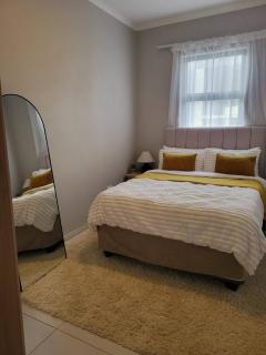 Cozy 1-Bed in Midrand - 9