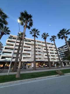 Aloha Mare Apartments - 8