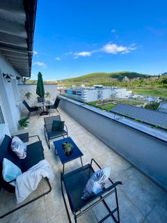 Sunny View 2BR Apartment with Terrace - near VIVO and Amethyst - 7