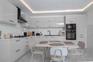 Luxurious 5-Bedroom Apartment in La Marsa, Tunisia - 2