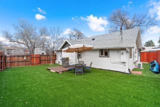 Cute 2 BR Close to Downtown - 5