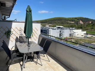 Sunny View 2BR Apartment with Terrace - near VIVO and Amethyst - 3