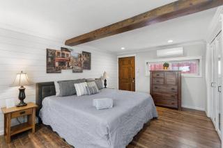 Cute 2 BR Close to Downtown - 8