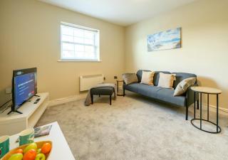2-Bedroom Flat on Copthorn Road - with parking - Pass the Keys - 2