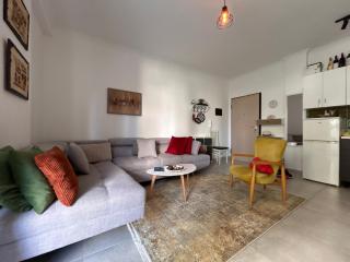 Small Garden House - 9