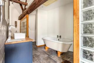 17th-Century Grade II Apartment, Heart ofTetbury - 4