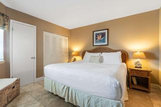 Beautiful beachfront condo with million-dollar views shared pool beach access - 2
