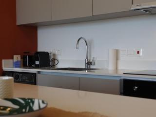 New Sea View Apartment, Pool, Walk to Beach - 5