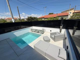 Black Diamond Airport Luxury Pool Suites - 2