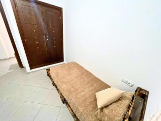 2BR Apartment - WiFi & Elevator Access- 3Min to Centre - 5