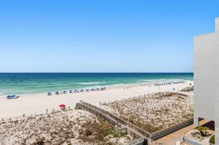 Charming fifth floor condo with beach service central AC WiFi & pool access - 5