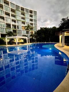 Luxury Oasis Condo Pools, Rooftop & Paddle, Tennis - 3