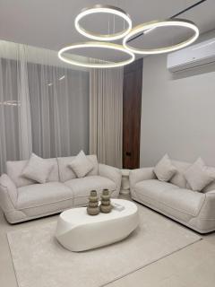 4 Bedrooms Luxury Apartment - 8