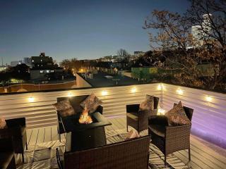 LUXE Penthouse | Parking | Mins to NY & MetLife! - 5