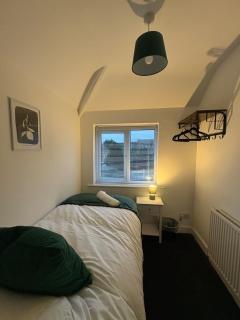 Contractor Friendly House Sleeps 5 Free Parking WiFi - 7