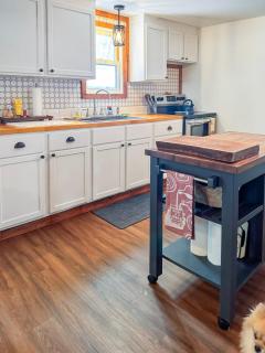 Ultimate Hayward Trailhead Cabin - Base Camp 77 - 1
