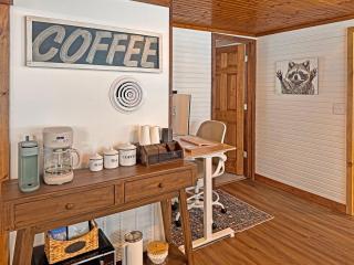Ultimate Hayward Trailhead Cabin - Base Camp 77 - 4