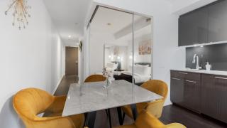 Prime Location 1BR with Queen Bed - Near Dundas Square - 2