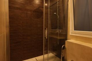 Bright and Spacious City Center Apartment - 5