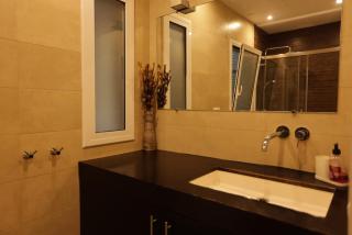 Bright and Spacious City Center Apartment - 2