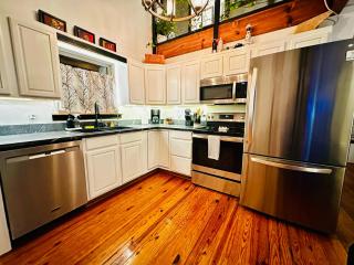 Loft lakefront house with hot tub, firepit, balconies - 5