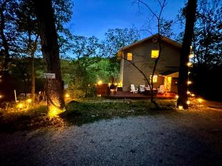 Loft lakefront house with hot tub, firepit, balconies - 9