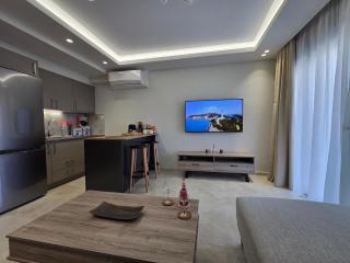 Sunny Corner - Mavridis Bros - 5
