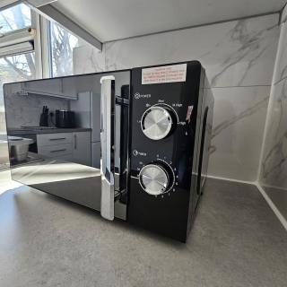 Modern Contractor & Family Friendly 2-Bed Flat - 1