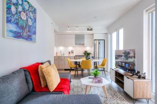 Modern 2BR Suite with 2 Queen Beds - Downtown Toronto - 7