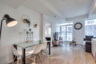 Cozy 1BR Suite - Central Downtown Stay - 8