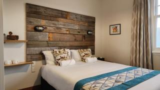 Alexandra Hotel - 1
