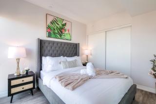 Urban Comfort Twin Queen Suite - Prime Location - 9