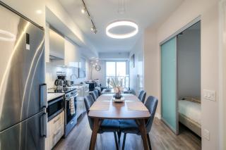 Urban Comfort Twin Queen Suite - Prime Location - 8
